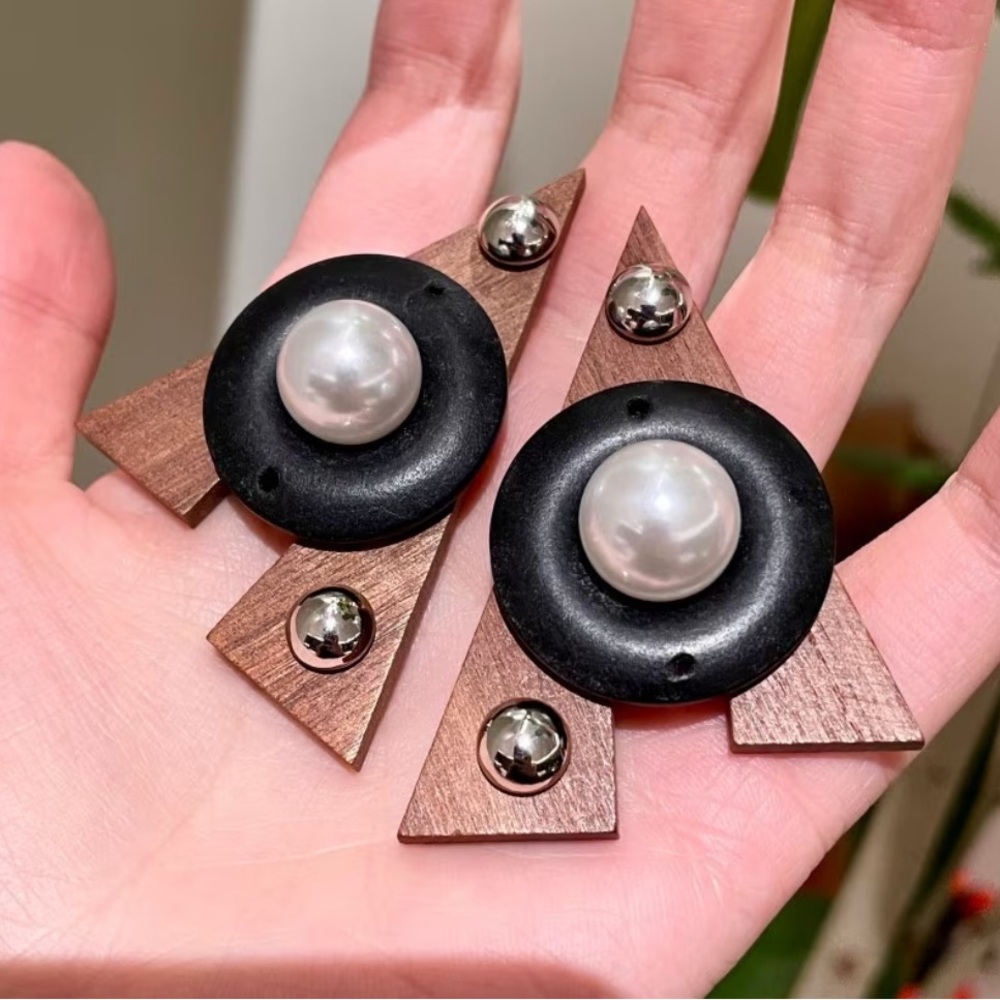 Retro Elegant Black and Silver Geometric Earrings - Picture 2 of 4